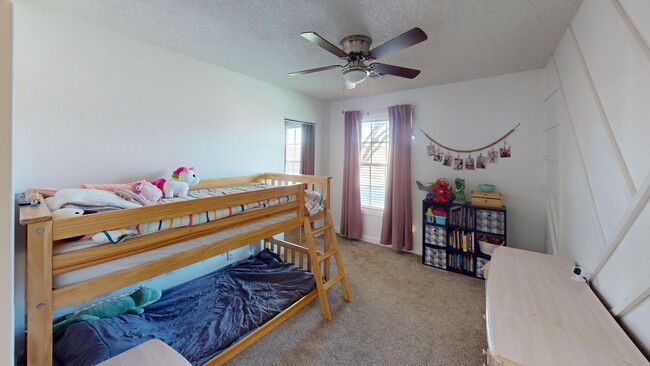Building Photo - 3 Bedrooms, 2 Bath House