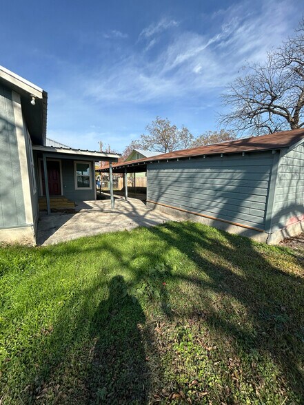 Building Photo - 3224 W Houston St