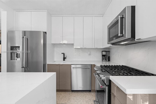 Building Photo - 930 N 11th Ct