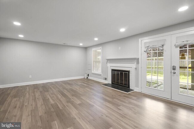 Building Photo - 10 Loganwood Ct