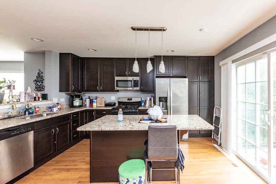 Building Photo - 551 George St