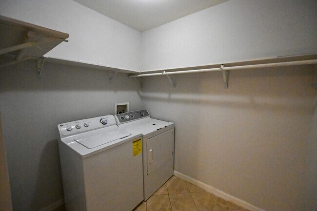 Building Photo - Stunning 3BR / 3BA Home on 2.48 Acres – Hillsborough, NC