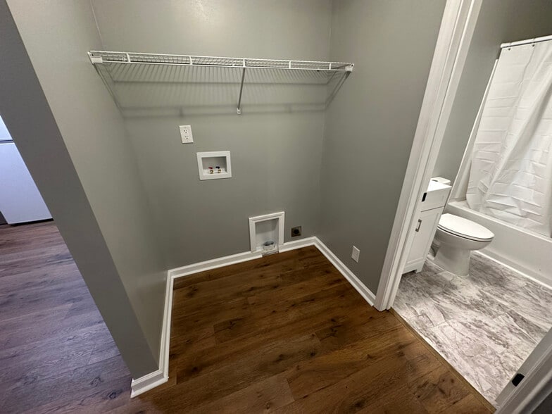 Building Photo - 123 S Sam Davis Ave