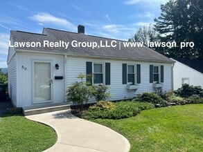 Building Photo - Updated, Cozy, and Clean- One Level Living...