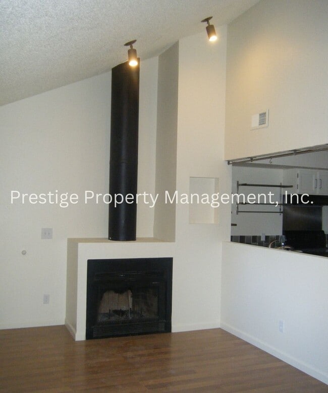 Building Photo - Uniquely Designed Floor-plan!!