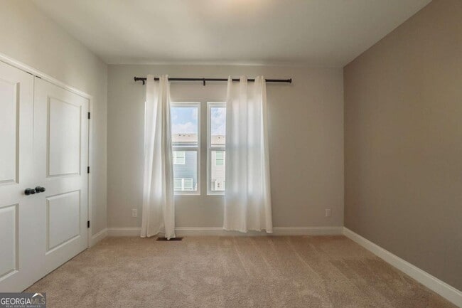 Building Photo - 313 Skylar Way SE