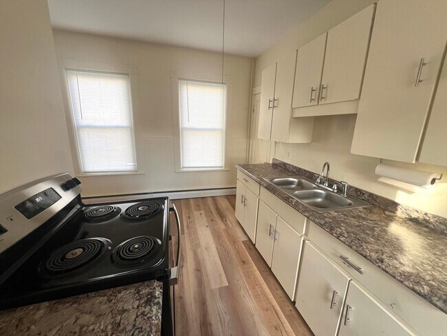 Building Photo - 14 Richmond St