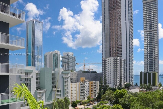 Building Photo - 2200 NE 4th Ave