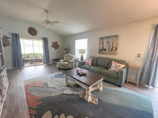 Building Photo - 2427 Chestnut Terrace