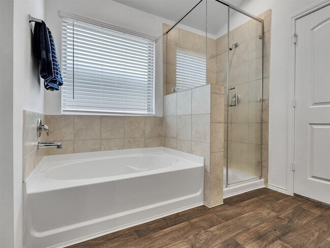 Building Photo - 2521 Honey Nest Ln