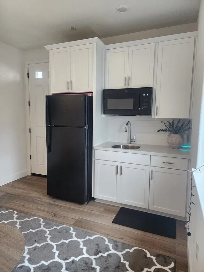 Building Photo - Bright & Cozy 1 Bed / 1 Bath Living Space in Stockton Ca