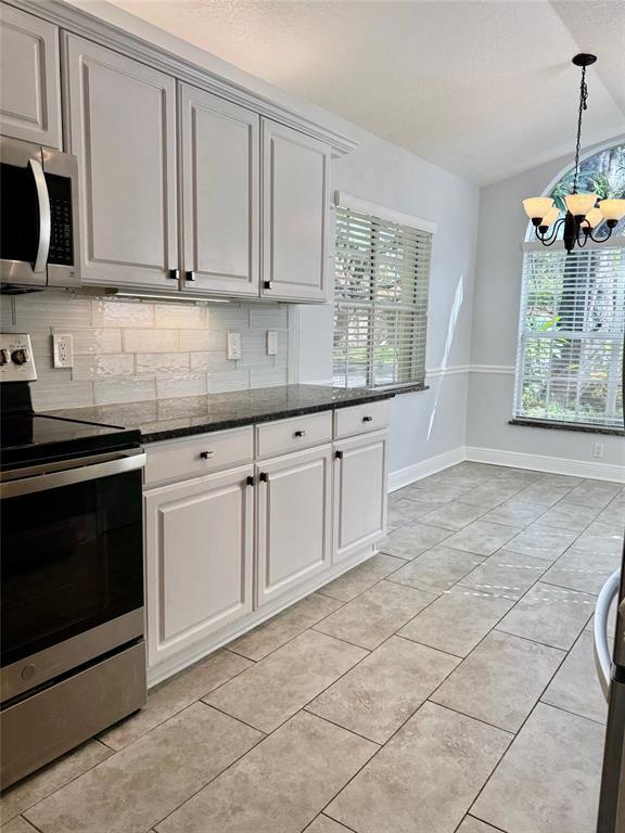 Building Photo - 1001 E Pebble Beach Cir