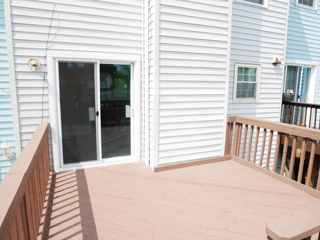 Building Photo - 4 Bedroom Townhome- Silver Spring, MD