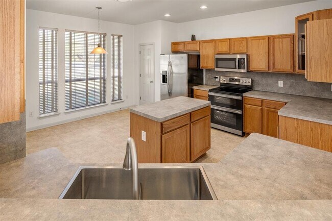 Building Photo - 16023 Arbor Trail