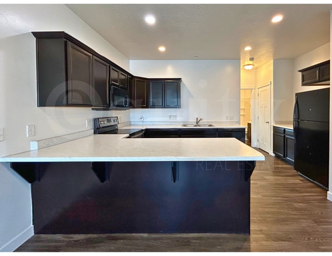 Building Photo - 674 E 380 N