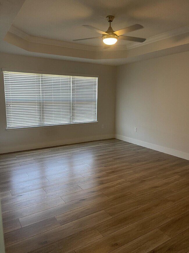 Building Photo - 3/2.5 updated townhome in gated community with 2 car garage