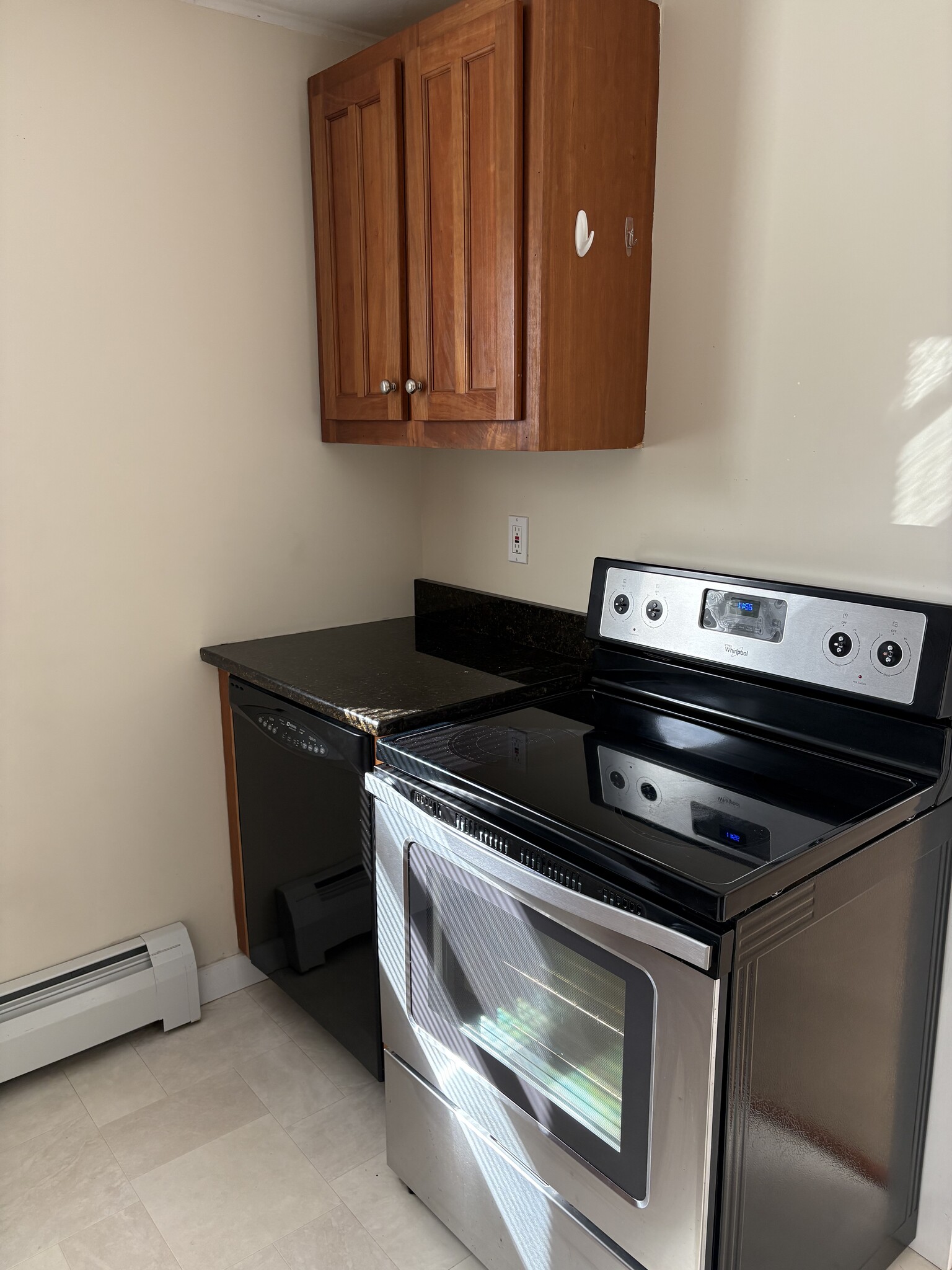 Building Photo - 94 Main St