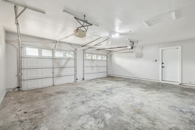 Building Photo - 8414 N Tahoe Dr