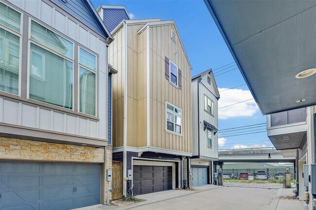 Building Photo - 720 N Shepherd Dr