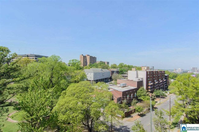 Building Photo - 2600 Highland Ave