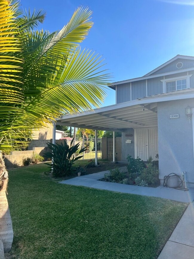 Building Photo - Spacious 2-Story House in Whittier