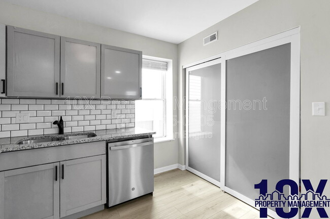 Building Photo - 1213 E Whittier St