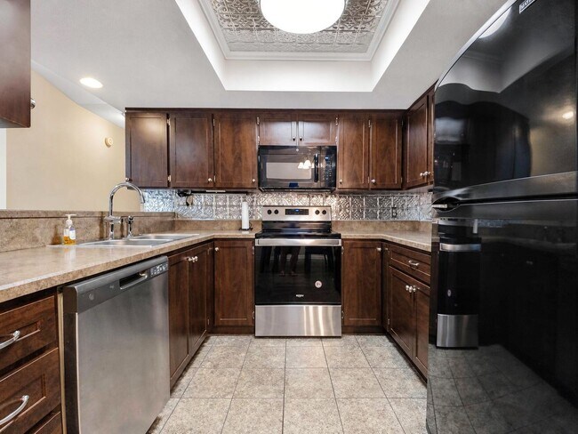 Building Photo - 614 Lake Carolyn Cir