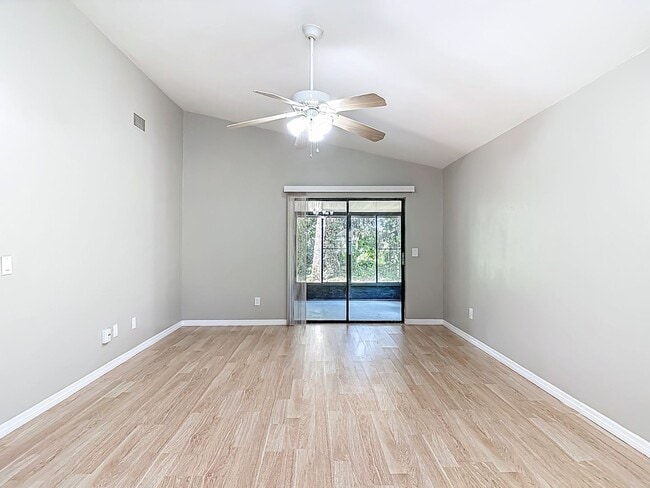 Building Photo - UPDATED 2 Bed, 2 Bath Home with Screened L...