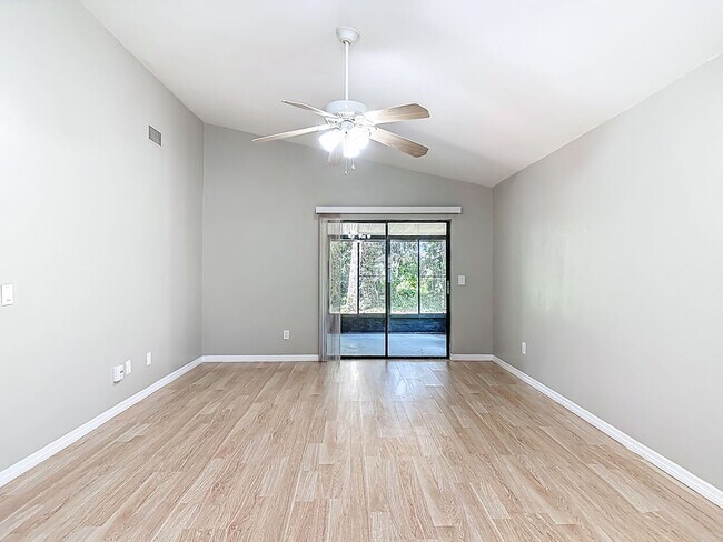 Building Photo - UPDATED 2 Bed, 2 Bath Home with Screened Lanai & Garage!