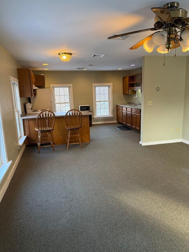 Building Photo - 586 Bellows Falls Rd