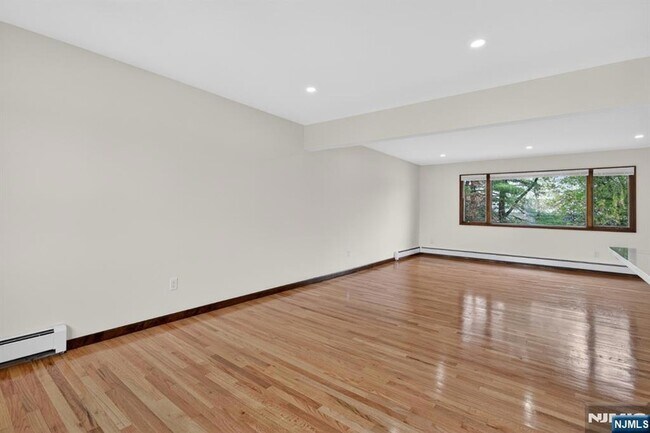 Building Photo - 97 Sipp Ave
