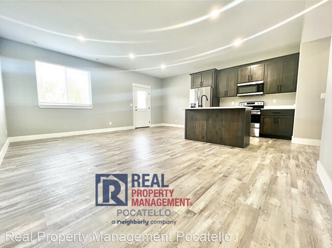 Building Photo - 3 br, 2.5 bath House - 189 Park Lawn #7