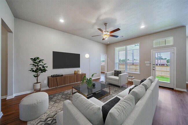 Building Photo - 1026 Tomball Downs Dr