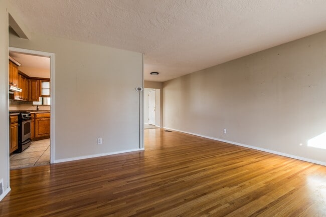 Building Photo - 813 Manzano St NE