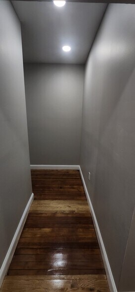 Building Photo - 413 Winthrop Ave