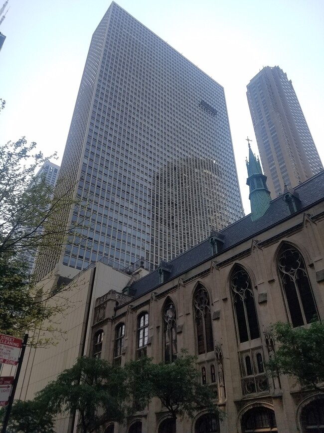 Building Photo - 111 E Chestnut St
