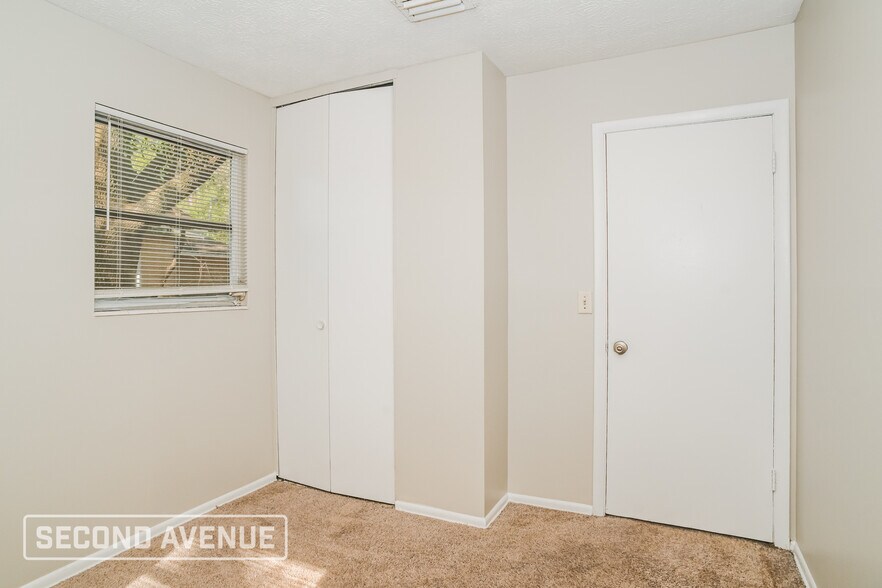 Building Photo - 5111 Arrowsmith Rd