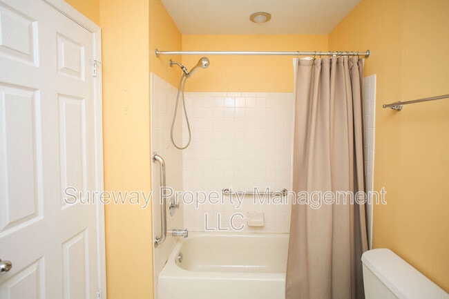 Building Photo - 315 Steeplechase Ct