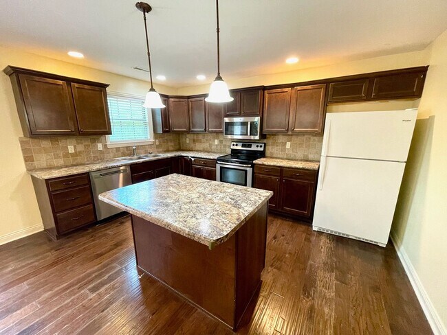 Building Photo - 3 Bedroom Ranch-Style Home in West Columbia