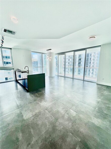 Primary Photo - 1080 Brickell Ave