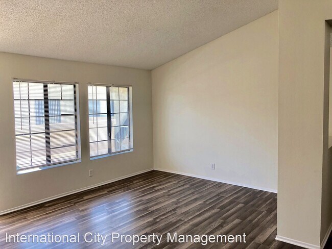Building Photo - 1048 Newport Ave