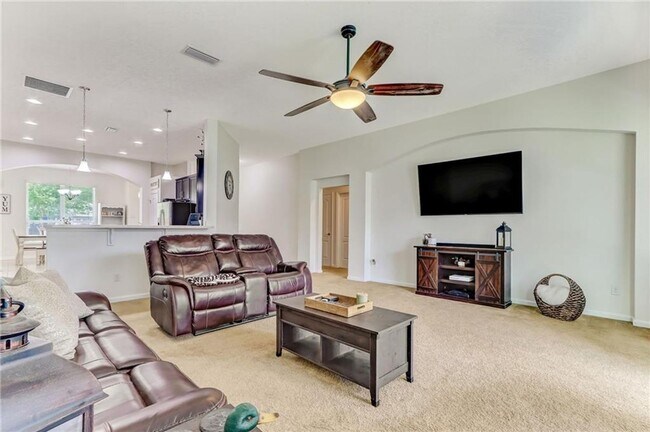 Building Photo - Charming 3-Bedroom Home in The Hideaway – ...