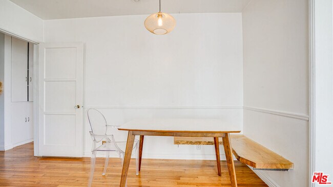 Building Photo - 6632 W 87th St