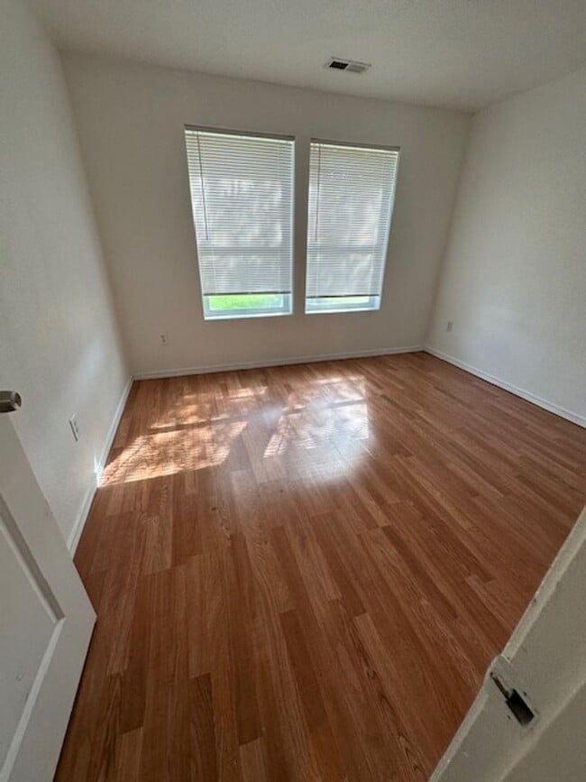 Building Photo - 3 Bedroom House for rent