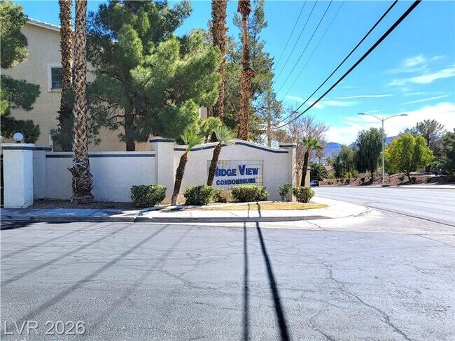 Building Photo - Green Valley Condo w/Community Pool!!