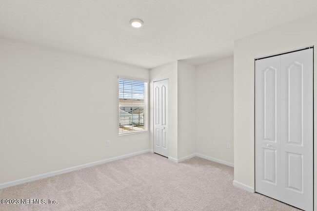 Building Photo - 46 Oarsman Xing Dr