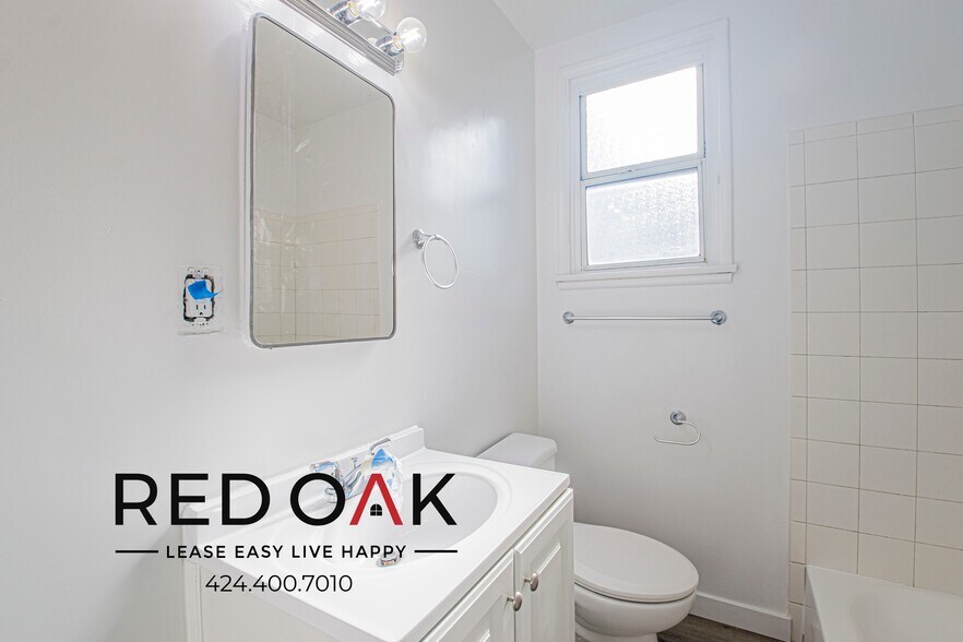 Building Photo - 820 S Gramercy Pl