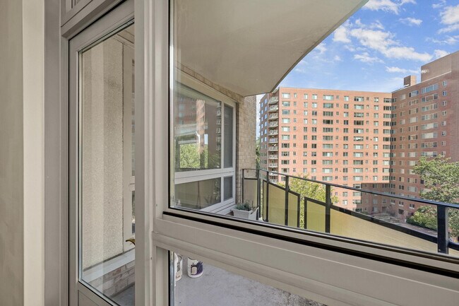 Building Photo - 4101 Cathedral Ave NW