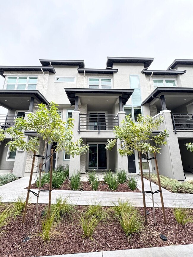 Building Photo - Perfect Shape Dublin Home in The Boulevard...