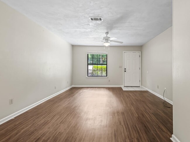 Building Photo - 8760 Minnow Creek Dr